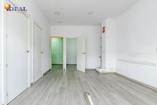 Local comercial en venta en Cervantes en Granada