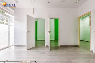 Local comercial en venta en Cervantes en Granada