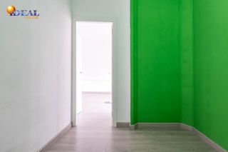 Local comercial en venta en Cervantes en Granada