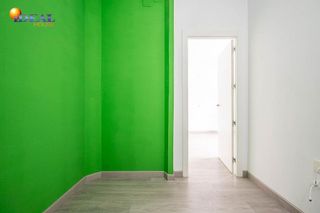 Local comercial en venta en Cervantes en Granada