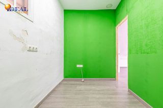 Local comercial en venta en Cervantes en Granada
