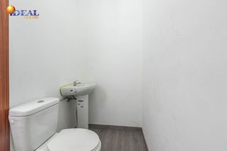 Local comercial en venta en Cervantes en Granada