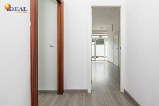 Local comercial en venta en Cervantes en Granada