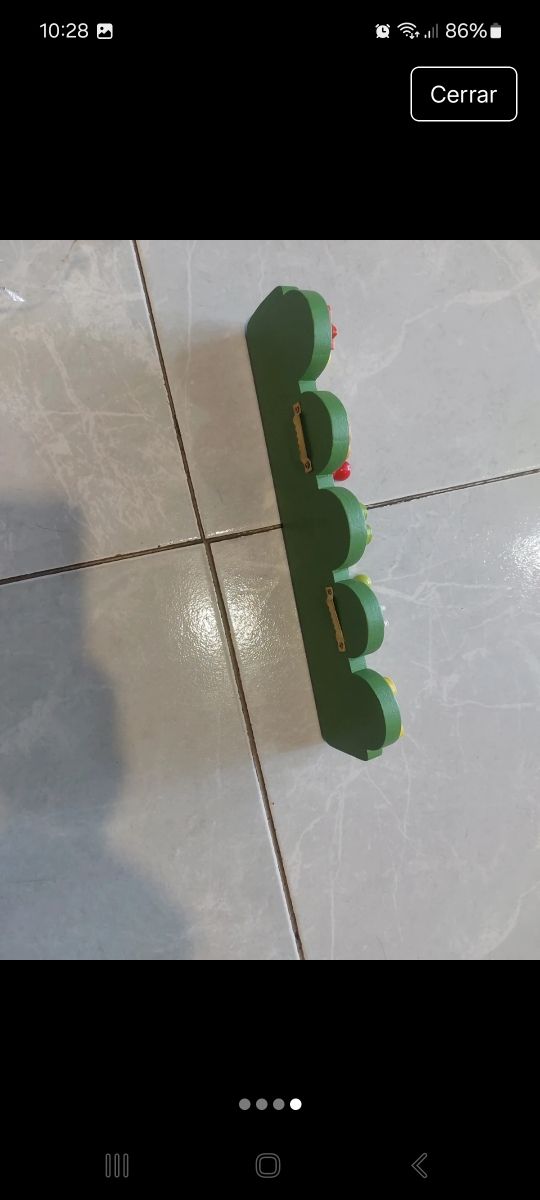 Colgador infantil de pared con animales