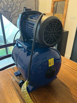 Bomba eléctrica superficie con calderín integrado.