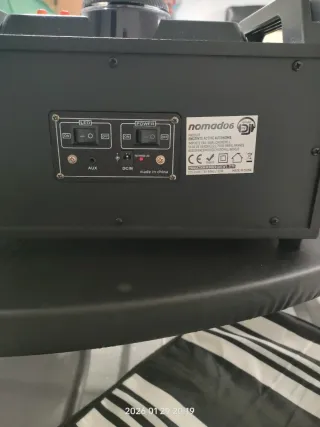 Altavoz Portátil Negro y Dorado