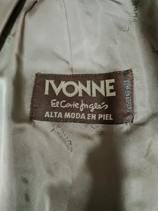 Abrigo de piel auténtica , marca IVONNE