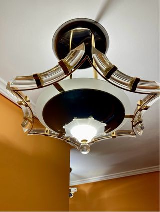 Lámparas de techo colgante de cristal y metal.