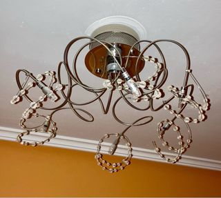 Lámparas de techo colgante de cristal y metal.