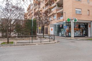 Local comercial en venta en Cervantes en Granada