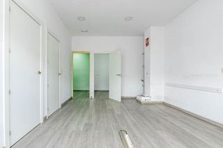 Local comercial en venta en Cervantes en Granada