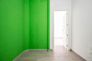 Local comercial en venta en Cervantes en Granada