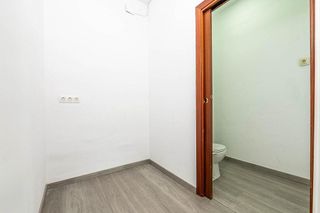 Local comercial en venta en Cervantes en Granada