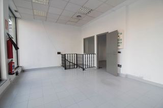 Local comercial en alquiler en Lena