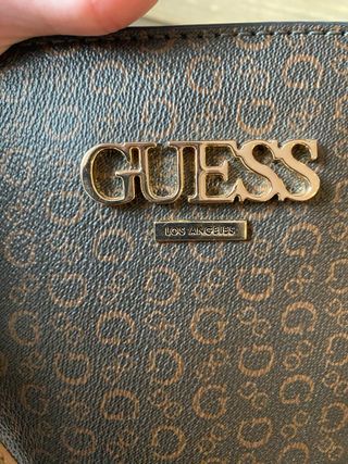 Bolso Guess Marrón y Beige