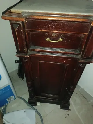 Mesa de noche antigua madera y mármol