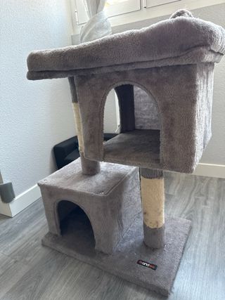 Torre para gatos de felpa