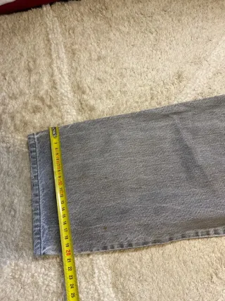 Pantalones vaqueros grises rectos retro