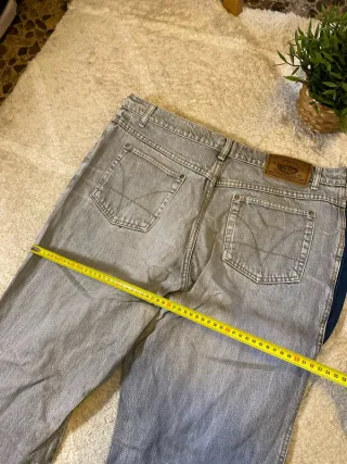 Pantalones vaqueros grises rectos retro