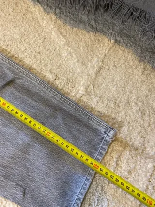 Pantalones vaqueros grises rectos retro