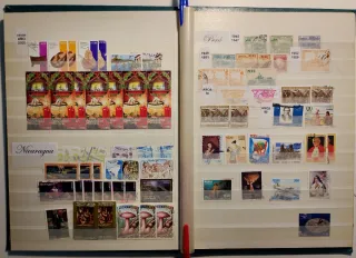 Álbum de sellos América clásicos y modernos