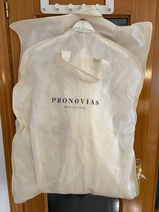 Vestido de Novia Pronovias Blanco. Incluye velo.