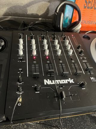 Equipo DJ Technics y Mesa Mezclas no hago despiece