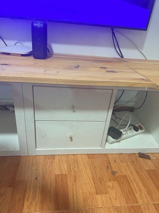 Mueble de salón madera y blanco