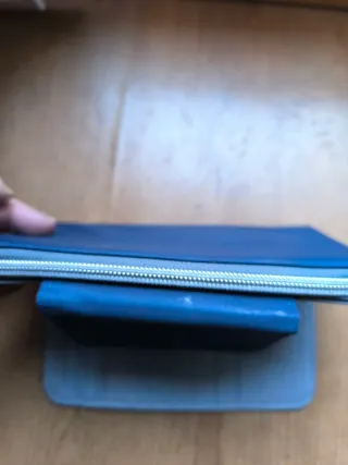 Cartera Busquets azul sin estrenar con etiqueta