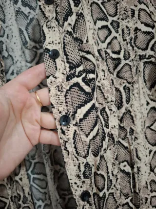 Camisa larga estampado serpiente