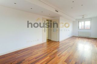 Ático en alquiler en Sanchinarro en Madrid