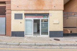 Local comercial en venta en Cervantes en Granada
