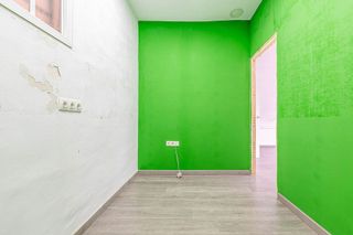 Local comercial en venta en Cervantes en Granada