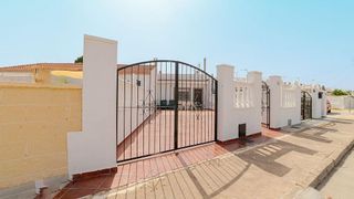 Chalet en venta en La Siesta - El Salado - Torreta en Torrevieja