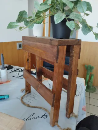 Banqueta madera rústica con cuerdas