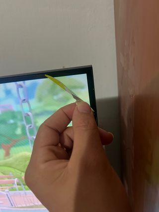 Televisión negra y multicolor