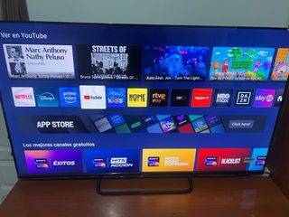 Televisión negra y multicolor