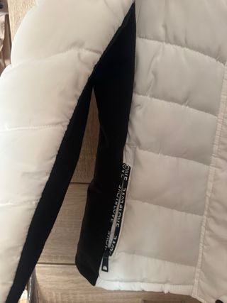 Bomber bianca con cappuccio e pelliccia