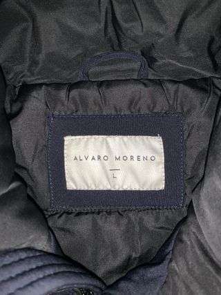 Chaqueta azul con capucha