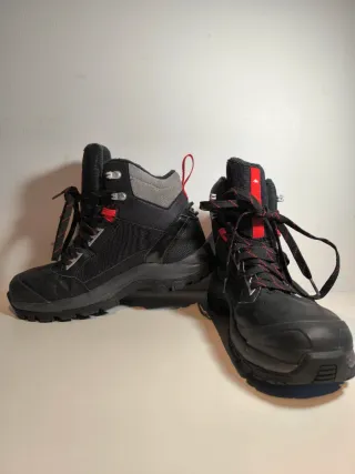 Botas de montaña Quechua negras y rojas