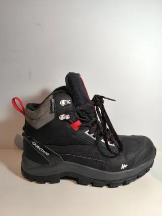 Botas de montaña Quechua negras y rojas