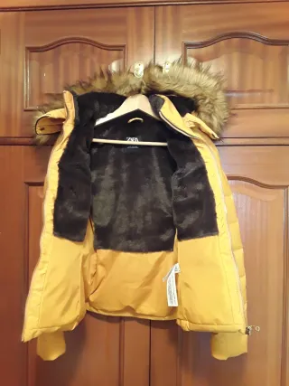 Abrigo corto mostaza pelo talla S ZARA