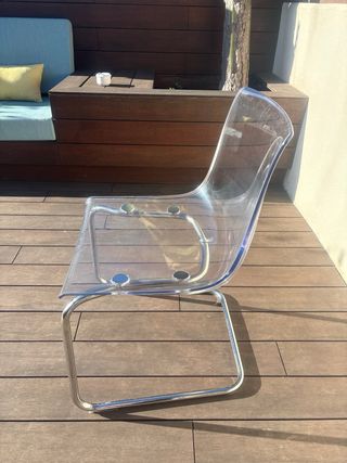 Silla transparente y metal Ikea