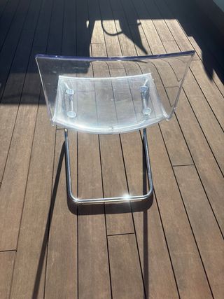 Silla transparente y metal Ikea