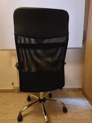 Silla de oficina negra