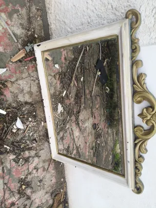 Espejo decorativo beige y dorado