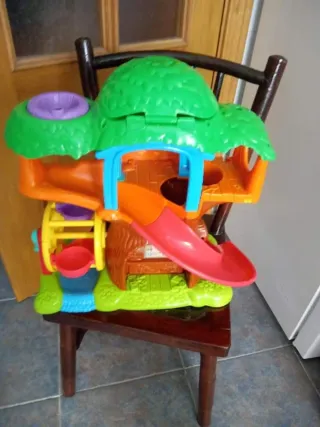 Piano musical infantil con tambor y guitarra