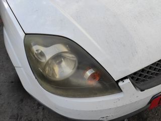 [1613471] FARO DERECHO FORD FIESTA (CBK)