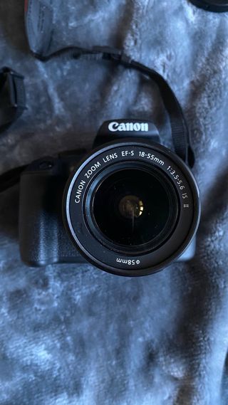 Cámara Canon EOS 2000D + Accesorios