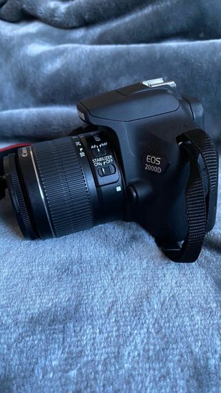 Cámara Canon EOS 2000D + Accesorios